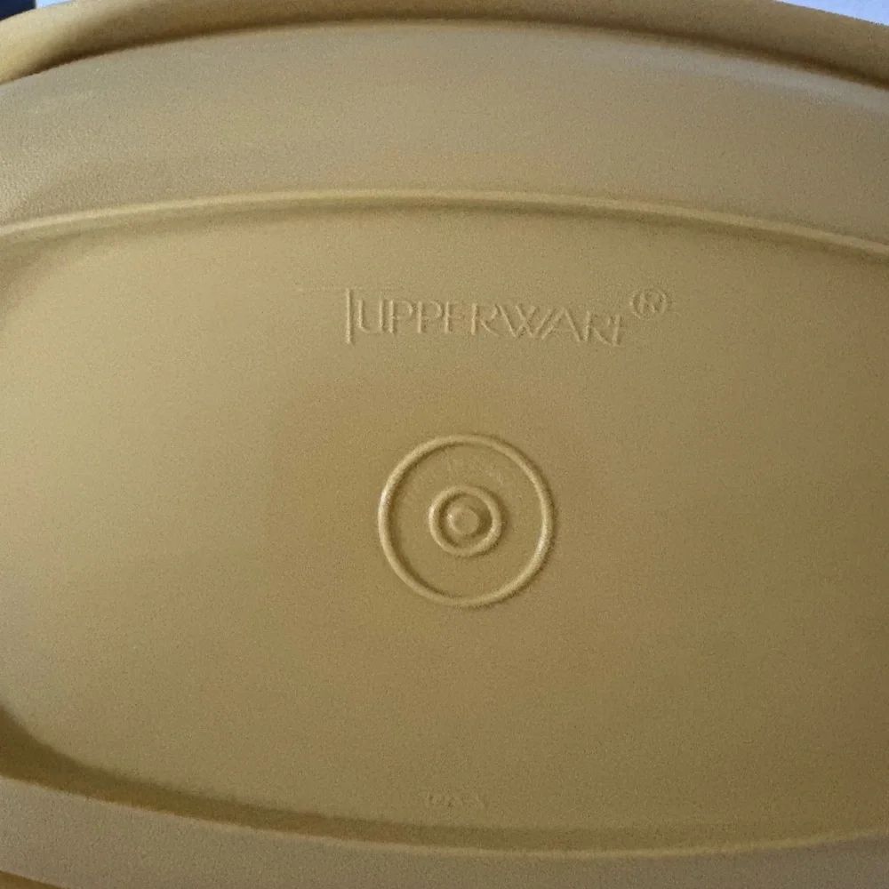 Tupperware Yellow Food Storage Container - Picture 4 of 7